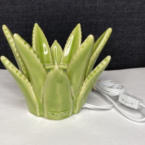 Scentsy Aloe Vera Wax Warmer - Picture 1 of 4